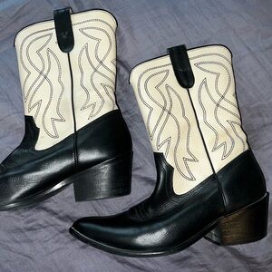 Urban Outfitters Cowboy boots